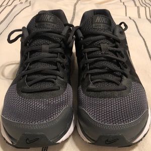 Nike Mens size 10 Zoom Winflow Dynamic Web Shoes